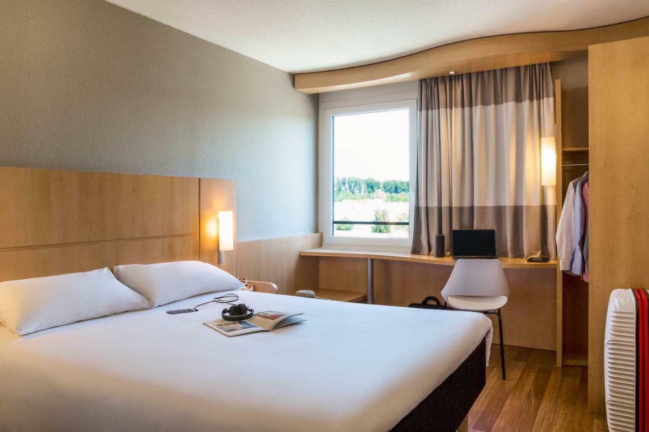Ibis Lausanne Crissier Exterior foto